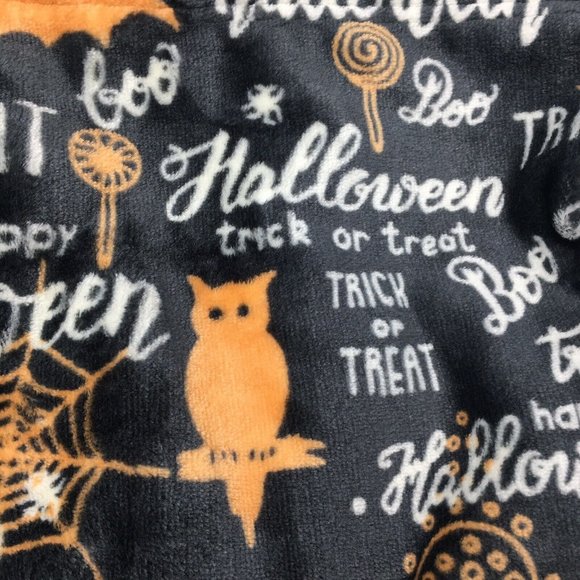 Halloween Haunt Throw Blanket Micro Fleece Bat Owl Spiderweb Trick or Treat Gray - Picture 7 of 7